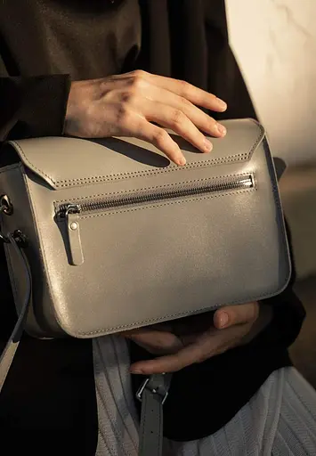 Женская кожаная мини сумка Moment серая - фото 3