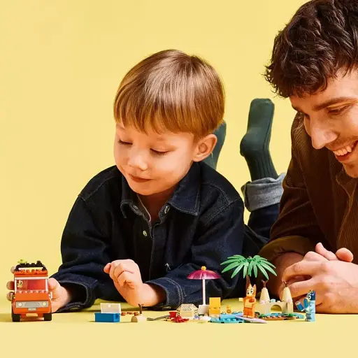 Конструктор LEGO Bluey Пляж и семейная поездка на автомобили Блуи 133 детали (11202) - фото 10
