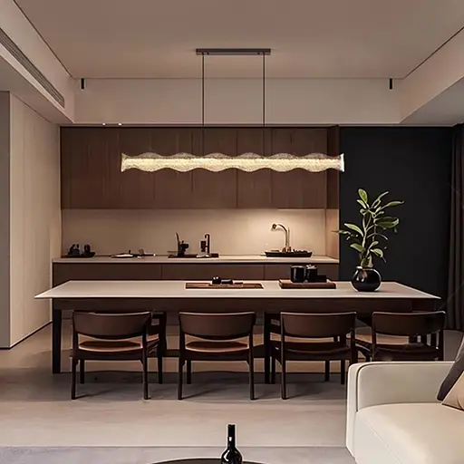 Люстра с удлиненным подвесным корпусом из волнистого рельефного акрила 120 см Line F | Ст. MJ373-L1200 BK - фото 1