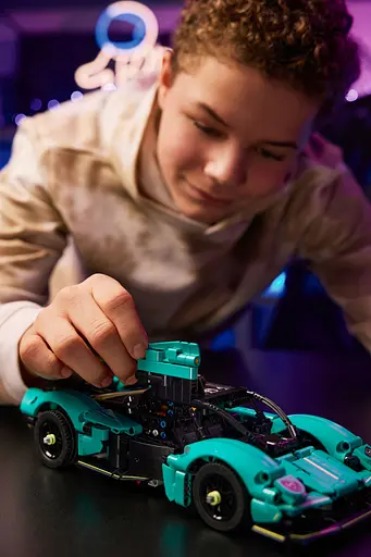 Конструктор LEGO Technic Aston Martin Valkyrie 707 деталей (42208) - фото 13