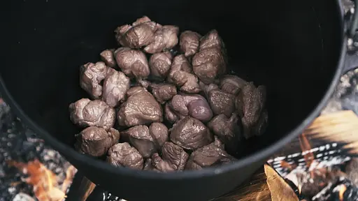 Котел чугунный туристический 6 л с крышкой, чехлом и трехногой - фото 6