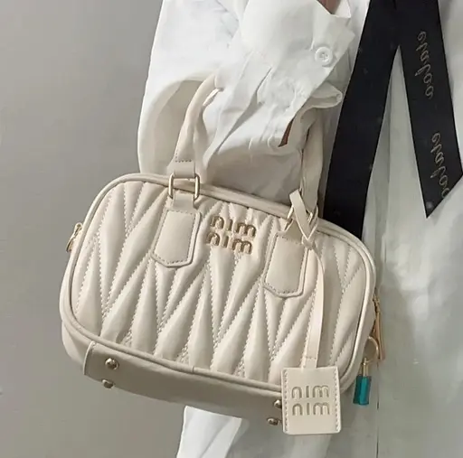 Женская кожаная сумка Miu Miu (Бежевая)