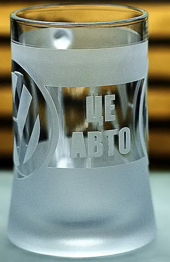 Пивний кухоль Volkswagen Фольксваген 660 мл з гравіюванням Подарунок автолюбителю  Келих з логотипом авто та легендарний слоган - фото 4