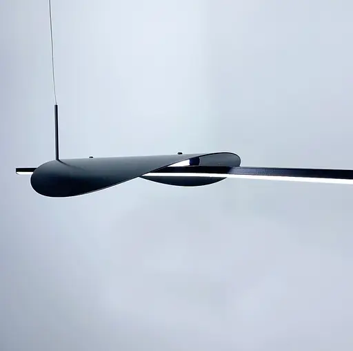 Мінімалістична підвісна люстра з чорному каркасі Line.F Довжина 90 см - фото 2