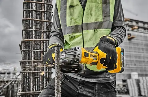 Шлифмашина угловая аккумуляторная DeWalt с АКБ и ЗУ DCG405H2T - фото 4
