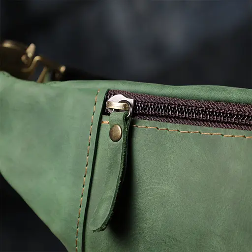 Модна сумка-бананка для чоловіків із натуральної вінтажної шкіри SHVIGEL 34х12х4 см sum0027451 - фото 10