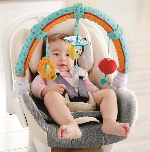 Розвиваюча дуга на автокрісло та коляску Hape E0023 Друзі в саду - фото 3