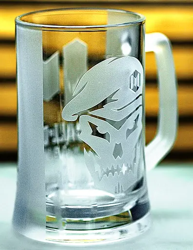 Пивний кухоль 660 мл Call of Duty з гравіюванням лого Подарунок геймеру КОЛ оф дьюті Mobile Ігровий келих для фанатів шутерів - фото 5