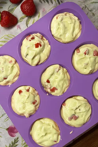 Форма силиконовая на планшете для выпечки кексов и маффинов на 9 ячеек 24.5х24.5х3.5 см, Profsil Розовый 87153 - фото 4