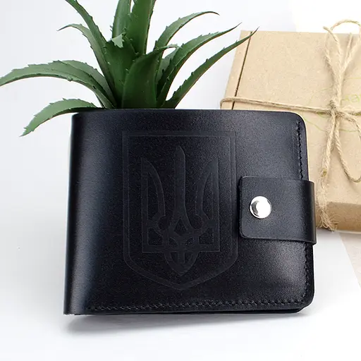 Кожаный кошелек мужской HC-0043-2 черный глянцевый с гербом Украины на кнопке - фото 1