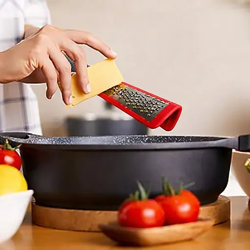 Тертка кухонна ручна двостороння для сиру шоколаду та цедри лимона з неіржавкої сталі 28.5 см Червоний 88143 - фото 2