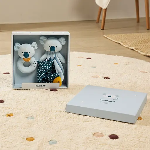 Подарочный набор в коробке (текстильный комфортер и погремушка) Miniland Baby Koala Gift (97380) - фото 3
