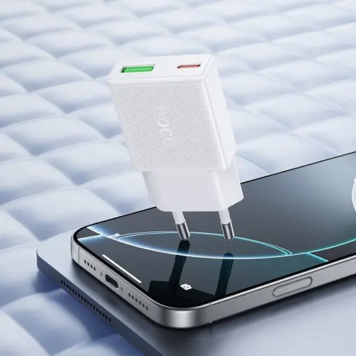 Мережевий зарядний пристрій Hoco N73 Speed PD20W+QC3.0 ultra-thin charger(EU) білий - фото 3