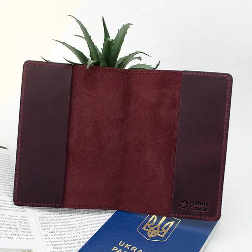Обложка кожаная на загранпаспорт "Карта" (бордовая) - фото 4