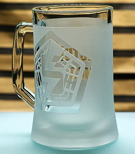 Подарунковий келих для пива з ручкою 660 мл з гравіюванням лого шеврона 5 окрема штурмова бригада - фото 3