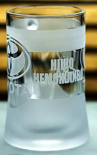 Пивний кухоль Toyota Тойота 660 мл з гравіюванням Подарунок автолюбителю  Келих з логотипом авто та легендарний слоган - фото 4