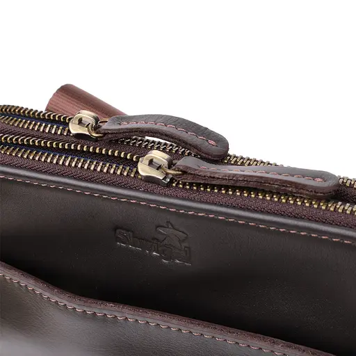 Вертикальна чоловіча сумка через плече із гладкої натуральної шкіри SHVIGEL 19,5х25х5 см sum0027436 - фото 6