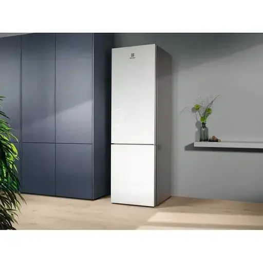 Холодильник Electrolux с нижней морозной камерой - фото 2