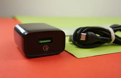 Блок живлення Hoco C72Q 18w зарядний пристрій з Quick Charge 3.0 - фото 3