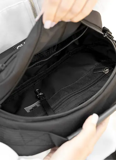 Женская сумка через плечо бананка Sambag Flex черная тканевая 30×17×15 см (85351065) - фото 7