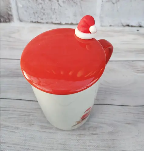 Кружка новогодняя Olens 8030-293-2 Рождественское утешение с крышкой и ложкой керамика 430мл Белая - фото 2