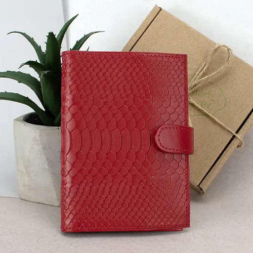 Обложка кожаная на документы 2 в 1: паспорт и права на кнопке красный питон - фото 1