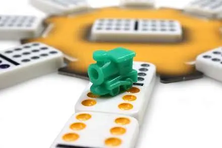 Настольная игра Tactic Мексиканский Поезд (в металл. коробке) (Mexican Train) (54005) - фото 4