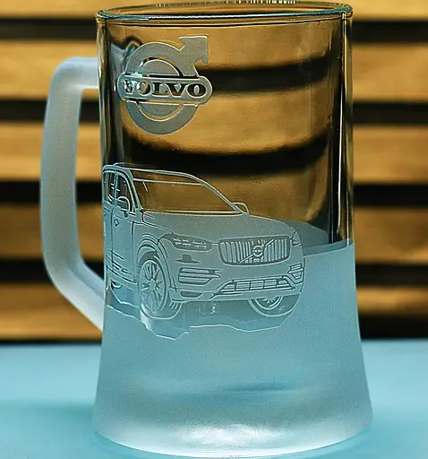 Пивний келих 660 мл з гравіюванням Вольво Volvo XC90 подарунок для автолюбителя  кухоль для пива - фото 3
