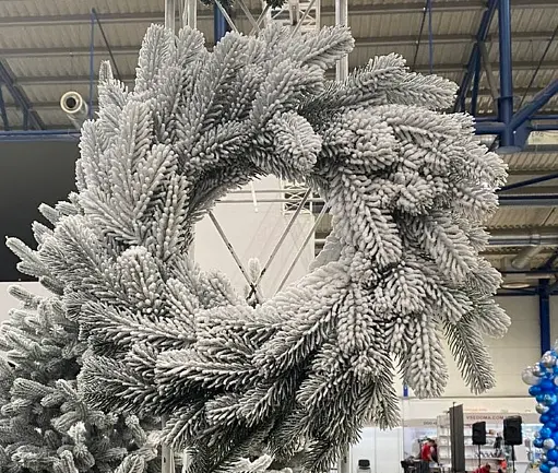 Різдвяний вінок Ковалевський засніжений з хвої (діаметр - 45 см) литий - фото 2