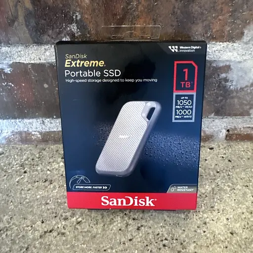 Зовнішній SSD накопичувач (портативний диск) SanDisk Extreme Portable V2 1 TB (SDSSDE51-1T00-AW25) - фото 5