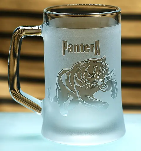 Пивний  келих 660 мл з гравіюванням Пантера символ грації та сили подарунок для жінки кухоль з гравіюванням - фото 1