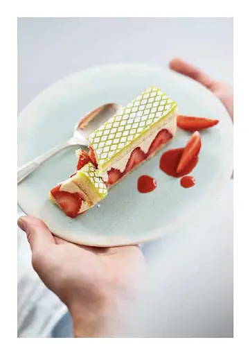 French Pastries and Desserts by Lentre. More than 200 Classic Recipes