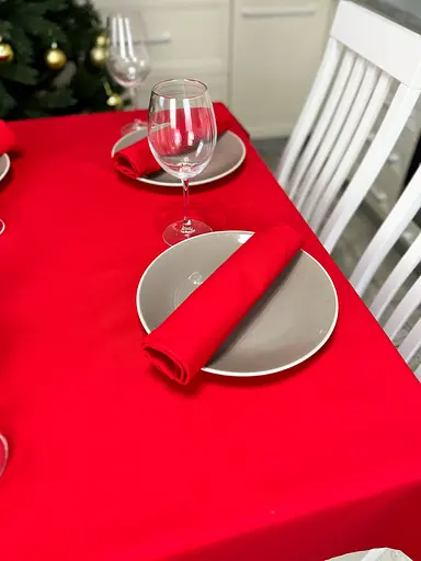 Водовідштовхувальна скатертина новорічна Червоний однотон 140х140 см (+ 2 серветки 30х40) - фото 7