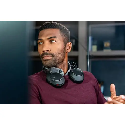 Гарнитура Poly компьютерная стерео On-ear Voyager Surround 85-M с подставкой для зарядки черная - фото 3