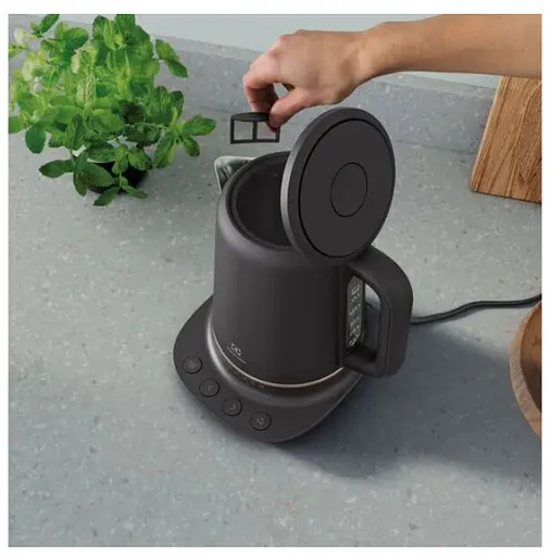 Елекрочайник Electrolux E7K1-6BP - фото 8