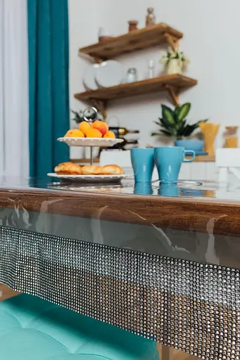 Скатертина силіконова з чорною стразовою стрічкою з камінцями подвійною 400х120 см - фото 4