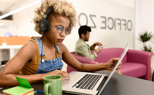 Наушники JBL накладные проводные Tune 520C USB-C штекер черные - фото 9