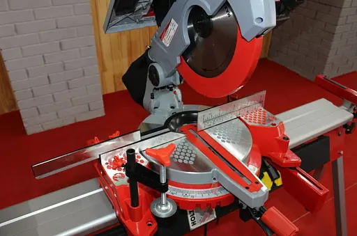 Пила торцовочно-циркулярная Holzmann TK 305 - фото 4