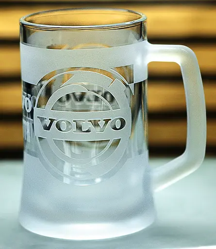 Пивний кухоль Volvo  660 мл з гравіюванням Подарунок автолюбителю  Келих з логотипом авто Вольво та легендарний слоган - фото 5