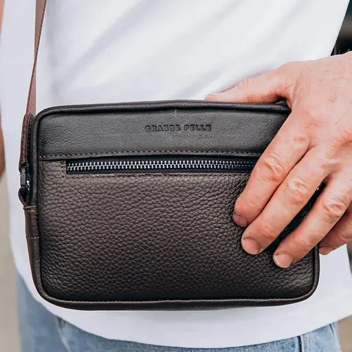 Сумка через плече Grande Pelle компактна вертикальна 13.5х19.5х6 см sum0028304 - фото 6