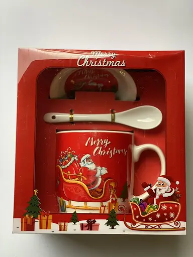 Новогодняя чашка Санта Клаус на санках 350 мл с тарелкой и ложкой в коробке kru-nr2 Gee! - фото 1