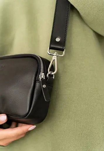 Жіноча шкіряна сумка поясна/кроссбоді Holly чорна - фото 6