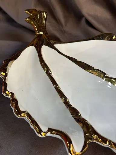 Менажница лист BonaDi З-х секторная из фарфора 39x25,5см Белый с золотым - фото 2