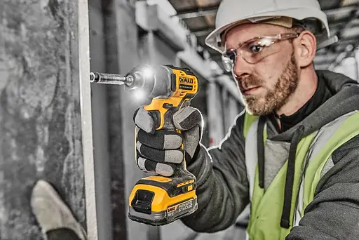 Шуруповерт ударный аккумуляторный DeWalt 18В XR Li-Ion бесщеточный 192 Нм 3200 об/мин 4200 уд/мин 0.88 кг без АКБ и ЗП - фото 2