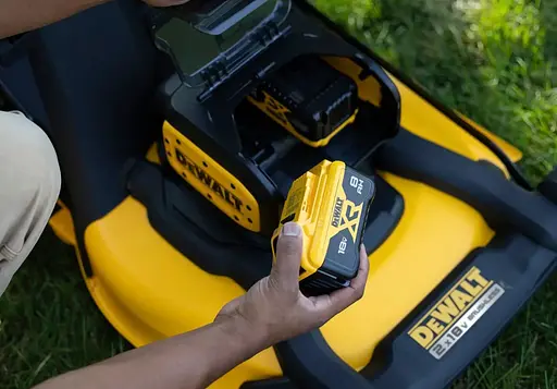 Газонокосарка акумуляторна DeWALT з АКБ та ЗП DCMWP134W2 - фото 12