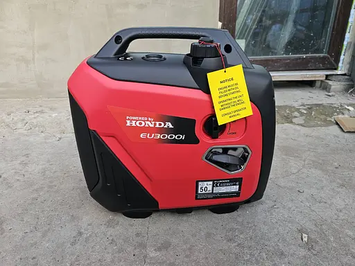 Генератор инверторный бензининовый 3,2 кВт Honda EU3000i +USB - фото 6