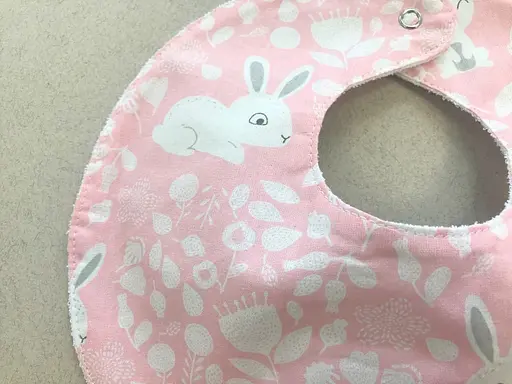 Непромокаемый слюнявчик Moontime "Кролики" - фото 2