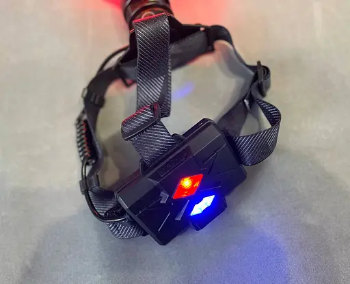 Мощный яркий аккумуляторный налобный фонарь на 3 аккумулятора на голову для рыбалки Powerbank X-Balog-8070 - фото 10