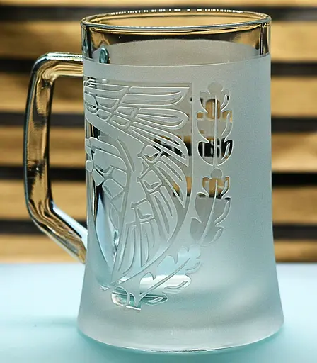 Подарунковий келих для пива з гравіюванням 660 мл лого шеврона 93 механизированная бригада «Холодный Яр» - фото 3