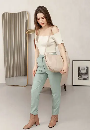 Шкіряна жіноча сумка Круасан світло-бежева - фото 7